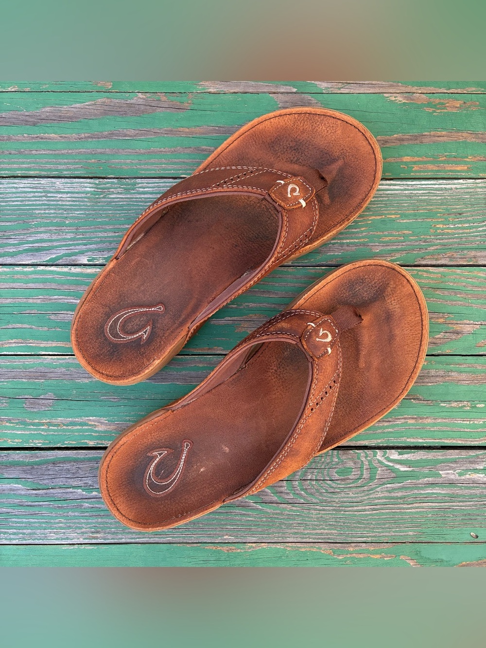 OluKai NUI Mens Sz 9 Casual Flip Flop Beach Leather Sandals Brown